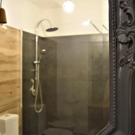 Peonia House شقة